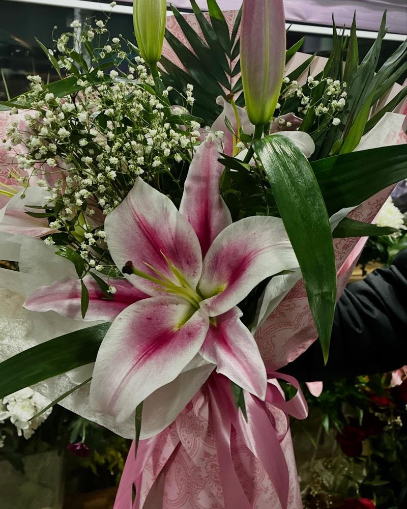 Флористички приказ со свежо сезонско цвеќе